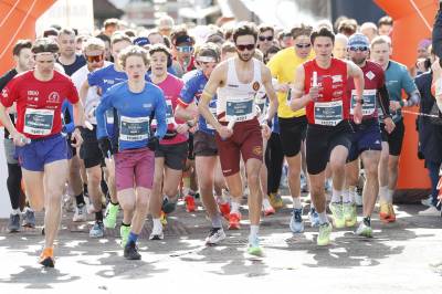 Målsøk: Se naboer og venner slite seg i mål