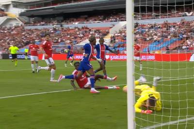 Ibrahim Mbaye setter 1-0 mot Manchester United