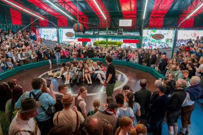 Flere tusen kvinners underliv filmet under Oktoberfest