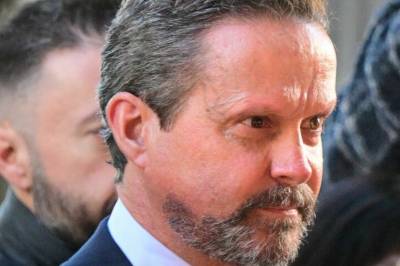 Advokaten trekker seg