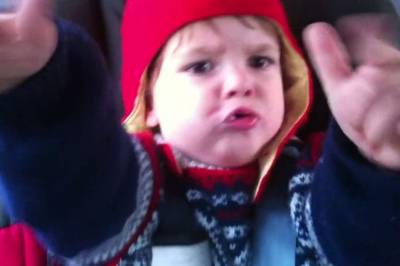 Her rocker MGP-artisten Lille Petter Edderkopp som barn