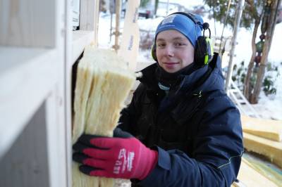 Vil at flere gjør som Håkon (17) – satser på byggfag midt i krisen