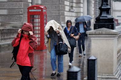 En halv måneds regn ventet på én dag i Storbritannia