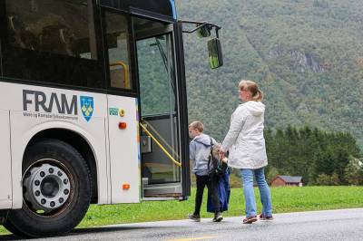 Kan få én time skoleveg - vil legge ned likevel