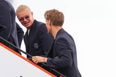 Fotballgutta følges av tusener