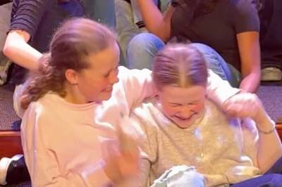 Her blir de de overrasket av superstjernen!