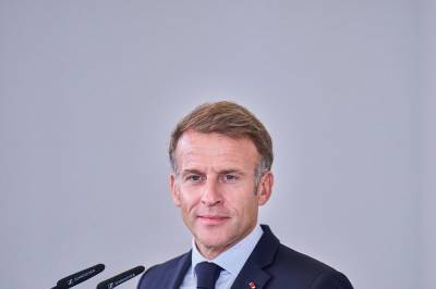 Macron: G7 enige om å frigi opptil 100 millioner fat olje og diesel
