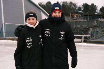 Søskenparet drog frå Fana til Knarvik for å halde kurs for barna