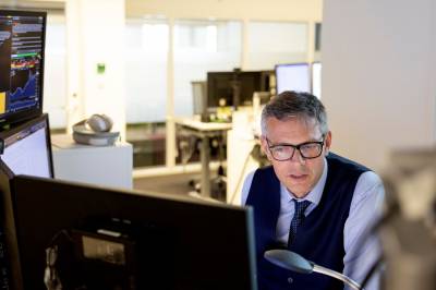 Nedgang på Børsen etter kraftig oljeprisrykk: – Markedet har totalt undervurdert logistikkutfordringen