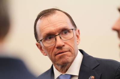 Barth Eide advarer mot eskaleringen i Hormuz: – Alvorlige konsekvenser