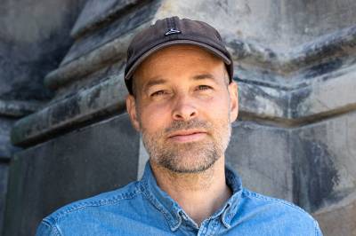 Lager film om Sørlands­nyhe­tene. Tror flere kan kjenne seg igjen.