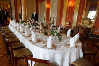 Kongen åpnet Slottet: Selger billetter for millioner