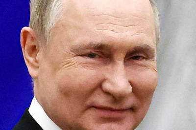 Det er sprekker i Russlands fasade, men få ser hva som skjer bak den,