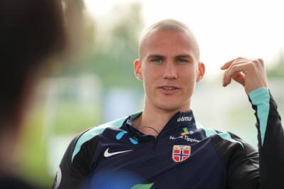 Leo Skiri Østigård er forlovet 