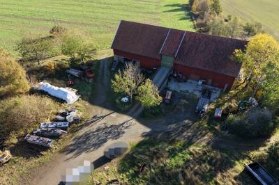 Bistandsadvokat bekrefter: Barn på gården da drapene skjedde