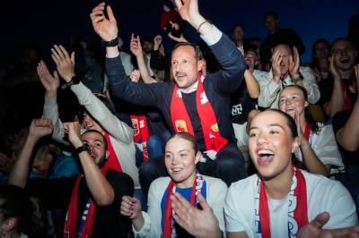 Her feirer kronprins Haakon på Slottsplassen