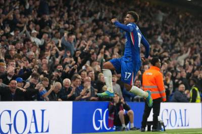 Manchester United signerer Andrey Santos fra Chelsea