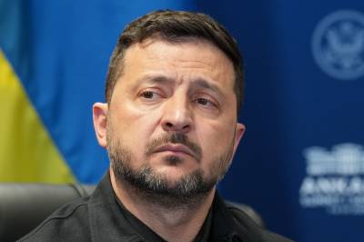 Zelenskyj avviser å holde valg midt i krigen