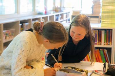 Jenter er mer stresset på skolen allerede før de er 10 år gamle