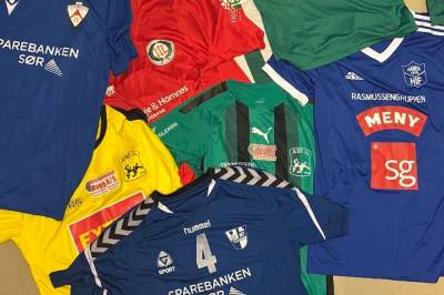 Fredrik (32) har samlet 1200 fotballdrakter