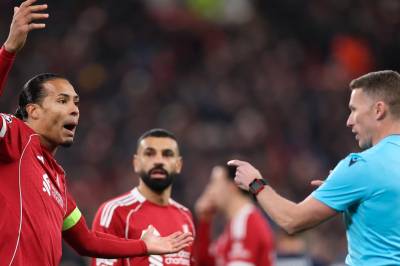 Absurd van Dijk-hands ble starten på nok en Liverpool-fiasko på Anfield
