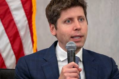 Hva heter sjefen i Open AI?