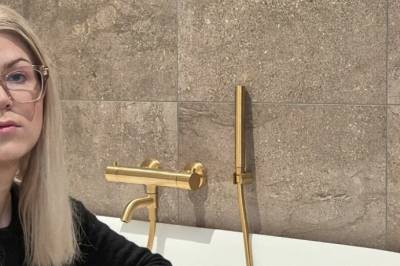 Fikk badekar med sprekk – så ble hun truet av daglig leder