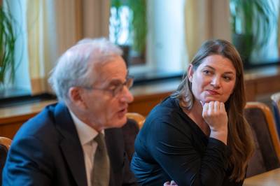 Støre sier nei: Stortinget får ikke innsyn i Telenor-papirer