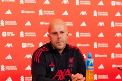 Liverpool-trener Slot skjønner ikke greia til Wayne Rooney