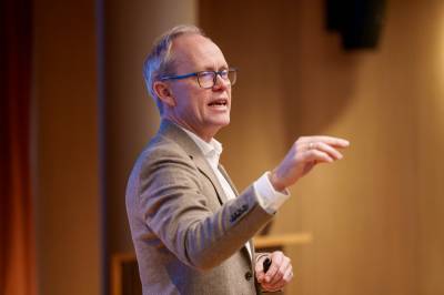 Hormuz-åpning kan utsette norsk renteheving, sier økonom