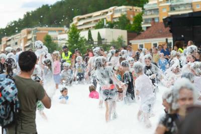 Folkefest med gratis kroppsvask