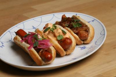 Dine favorittpølser med tre deilige toppinger