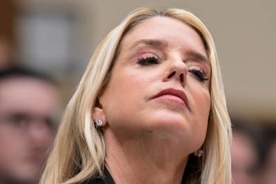 Amerikanske politikere krever svar om Epstein-filene