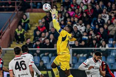 Chelsea vender tilbake til jakten på AC Milan keeper