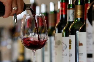 Verdens mest kjente vinregion er i dyp krise. Det har ført til konkurser og personlige tragedier 