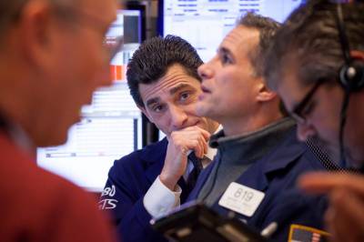 New York-børsen faller etter nye makrotall. Samtidig kommer Microsoft med dårlige nyheter.