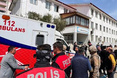 Åtte barn drept i skoleskyting