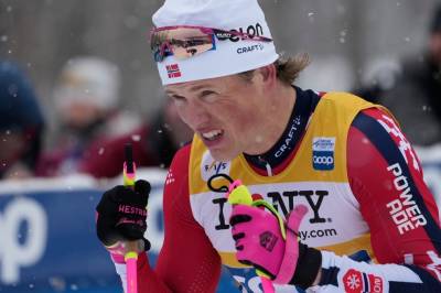 Klæbo best i avslutninga – vann fellesstarten