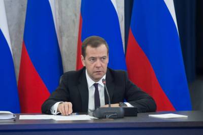 Medvedev advarer om at tredje verdenskrig 