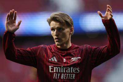 Ødegaard og Sørloth på benken fra start