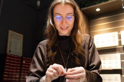 Isabel (22) blei bedriftsleiar som heilt nyutdanna