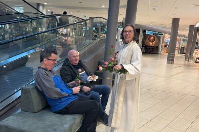 Gjentar suksessen på Valentinsdagen: Åpner dørene for drop-in-bryllup