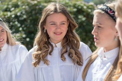 Reagerer på skyhøye summer