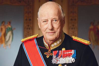 Strøm av hilsener til kong Harald