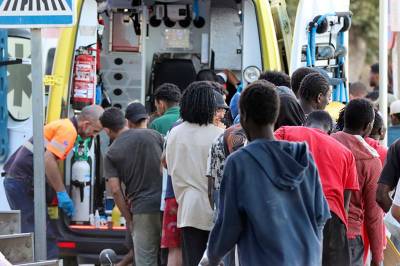 Rundt 1000 barn strandet i Ceuta etter enorm migrantstrøm