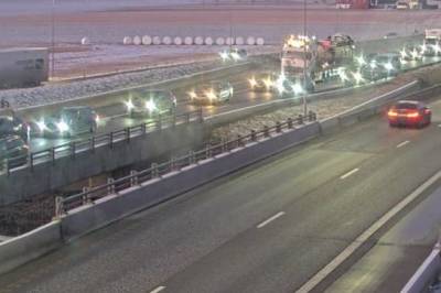 En person alvorlig skadet i ulykke i Tønsberg – E18 sørgående stengt