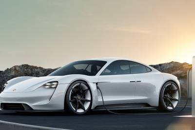Porsche innrømmer at Taycan kom på markedet før markedet var klart