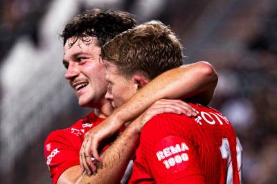 Bekrefter: Reiser i morgen
