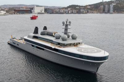 Milli­ard­yacht besøkte Kristian­sand – dette er eieren