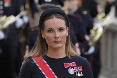 Sammenlignes med dronning Sonja: Bildene går verden rundt